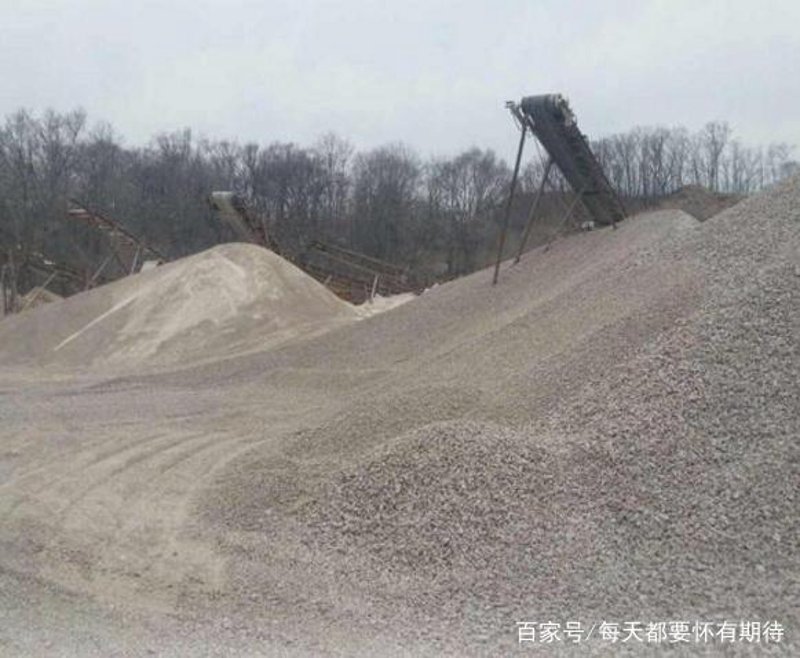 随着城市化进程的加快,建筑装饰材料的选择越来越多样化。今天就让我们一起探讨一下市场上常见的几种材料及其特点。